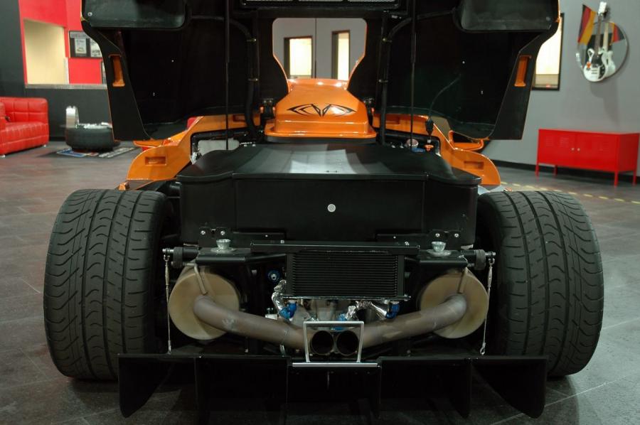 Моторный отсек Gumpert Apollo 2010 года  (фото 33 из 53)
